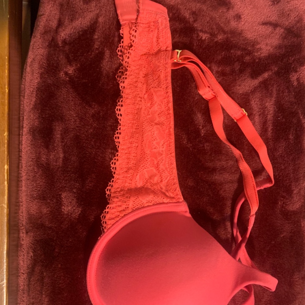 Bras - Picture 2 of 2